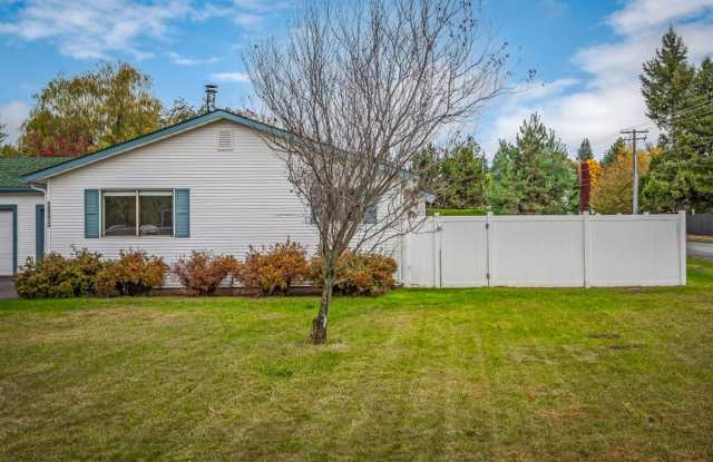 3 bed 2 bath duplex near Hayden Lake (right side) Gallery 2