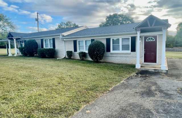 This lovely 2 bedroom 1 bath duplex is located in Stanley off Sifford Rd photos photos