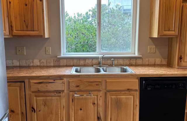 Stunning Oceanfront Home for Lease – Unmatched Views & Coastal Living! Gallery 3