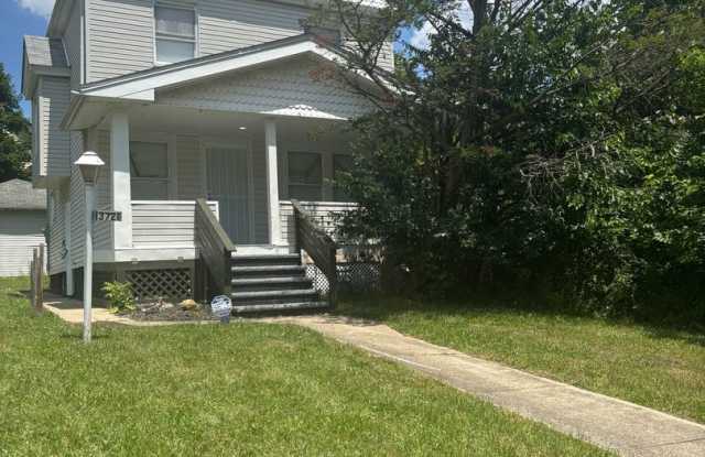 Reduced for Immediate Occupancy! - 13721 Beachwood - 3 Bed - Single Family photos photos