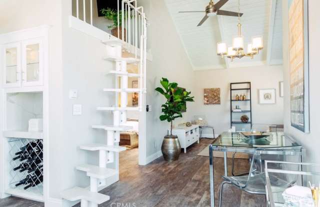 707 HELIOTROPE Avenue 1/2 - 707 Heliotrope Avenue, Newport Beach, CA 92625