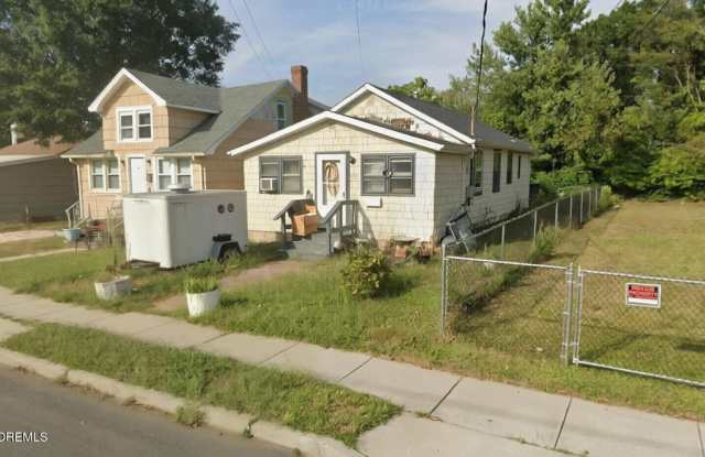 75 Shore Boulevard Gallery 1