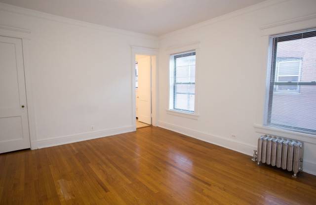 5325 S. Hyde Park Boulevard Gallery 4