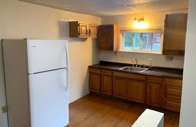 4 Bed, 2 Bath Home in Bloomfield - Convenient Location, Off-Street Parking - Available November 10th! Gallery 3