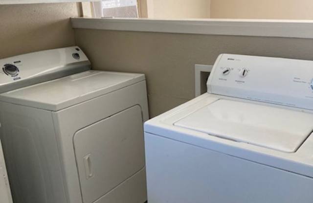 Cute 1 bed/1 bath Gallery 3