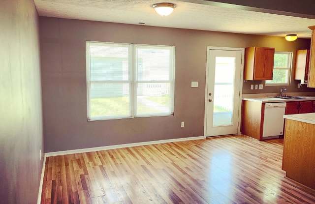 Beautiful Home in an Established Neighborhood with Open Floor Plan and Detached Garage Gallery 3