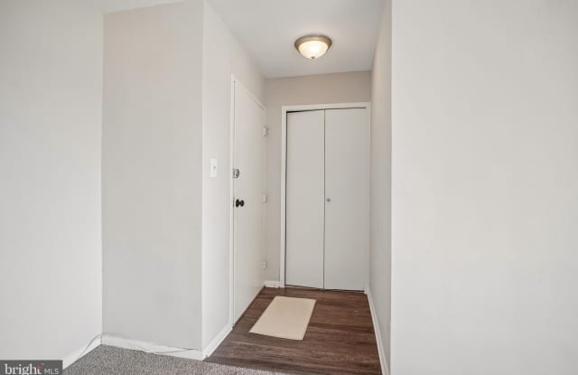 5831 QUANTRELL Avenue Gallery 2