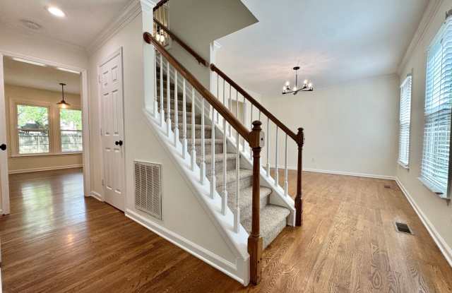 4 Bedroom Home w/ Luxury Kitchen in Downtown Franklin. Gallery 4