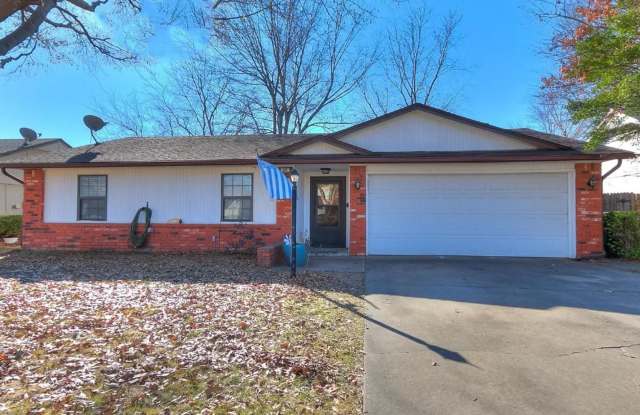 Charming 3-Bed, 2-Bath Home in Prime Broken Arrow Location! photos photos