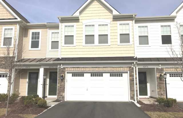 42474 BENFOLD SQUARE - 42474 Benfold Square, Brambleton, VA 20148
