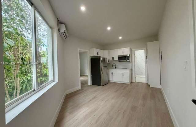 2425 SW 6th St photos photos