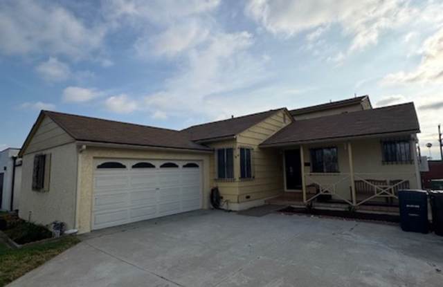 Charming 4bd 3ba House with backyard photos photos