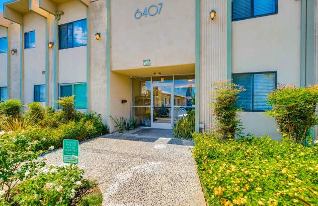 Hyde Park Living – Steps to Transit, Parks  Crenshaw! photos photos