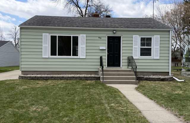 919 12th St S photos photos
