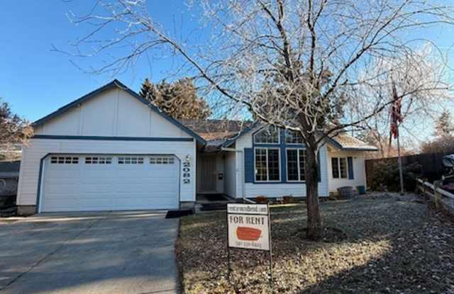 Lovely NE 3 Bedroom Home w/Large Yard & Mowing Included! photos photos