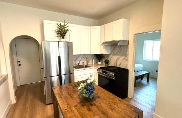 4 Bed 2 Bath in Echo Park with Back Patio photos photos