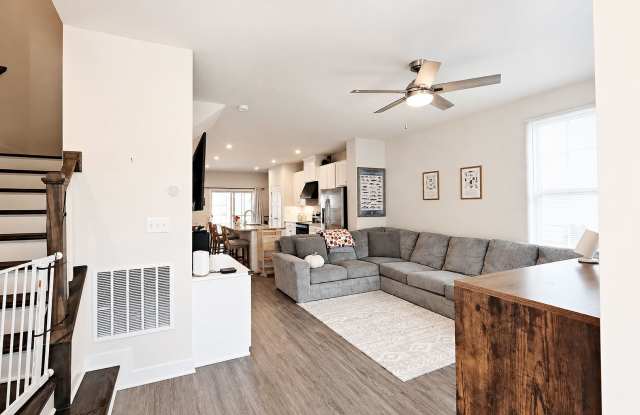 $500 Off 1st Month's Rent! Pet-Friendly Rivanna Village Townhome Gallery 4