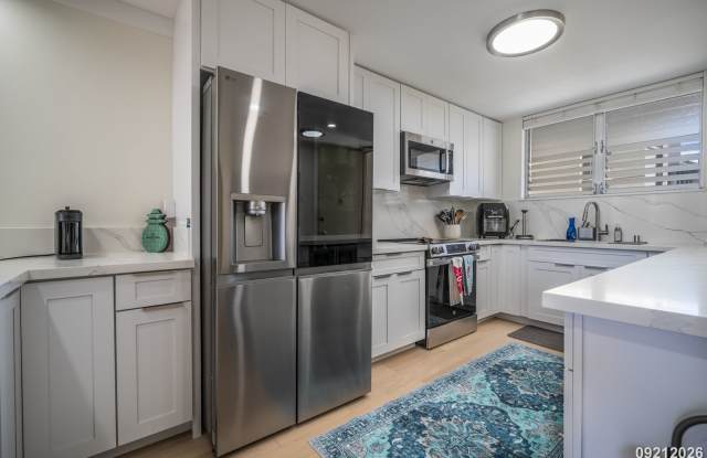 FULLY RENOVATED 2BR/2BA/1 PARKING – FURNISHED WAIKIKI CONDO WITH OCEAN & SUNSET VIEWS Gallery 4