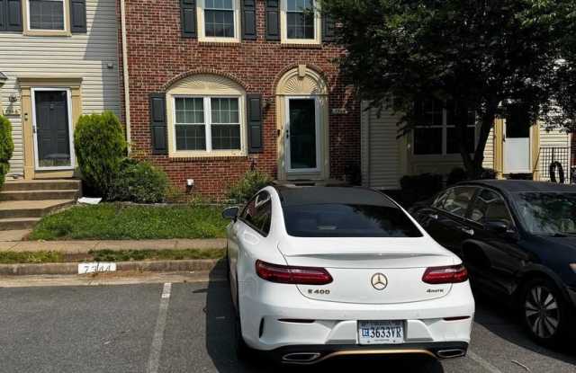 Charming 3BR/3.5BA 3 Level Townhome in Lorton Gallery 3