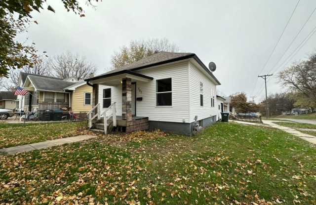 Updated 2 bedroom house $875 photos photos