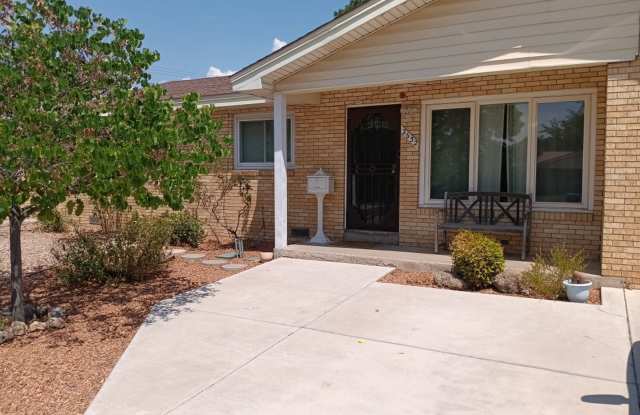 4 Bedroom, 2 Bathroom Home! Schedule a Showing! Gallery 1