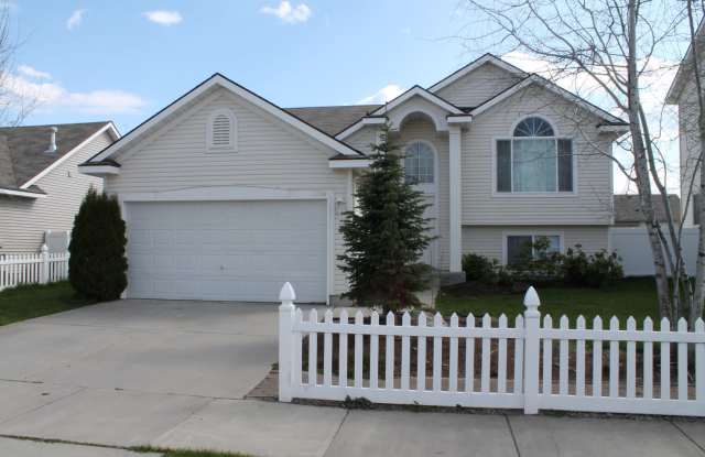 4 bdrm/2 bath house in CDA photos photos