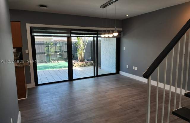 6518 Kendale Lakes Dr Gallery 3