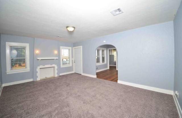 952 South Darlington Avenue Gallery 3
