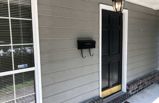 Available 12/8. Beautiful 4BR/2.5BA Home Available Right off Park Circle! Gallery 4