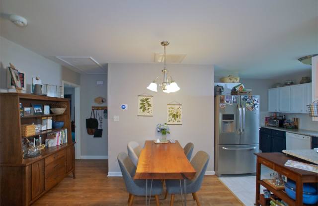 716 McGill Place Gallery 4