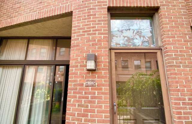 Charming 2 Bedroom Mt Vernon Townhome in Coveted Community! photos photos