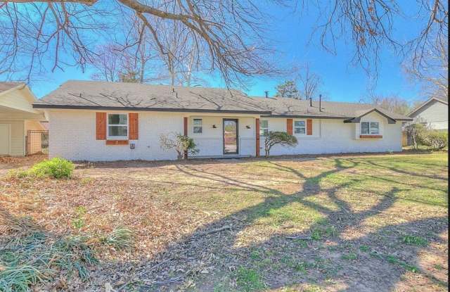 918 McCall Drive Gallery 1