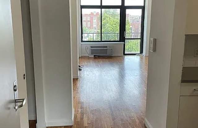 3210 Riverdale Ave Apt 6B Gallery 1