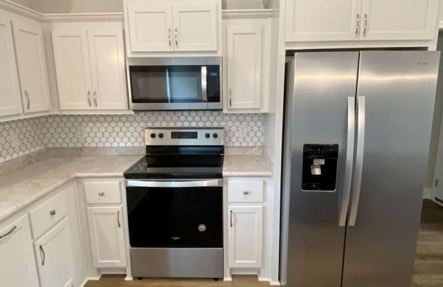 Spacious and Updated 4/2 in Quiet Hahira Neighborhood Gallery 4