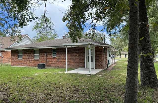 2121 Oriole 3 BR 1 Bath Gallery 3