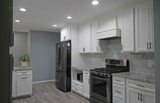 Beautifully updated 'Tonka rental available! 3 beds 2 baths in Royal Hills! photos photos