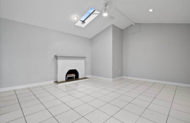 205 Palm Street Gallery 3