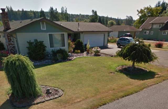 3 bedroom home in quiet neighborhood. photos photos