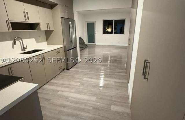 225 SW 76th Ct Gallery 2