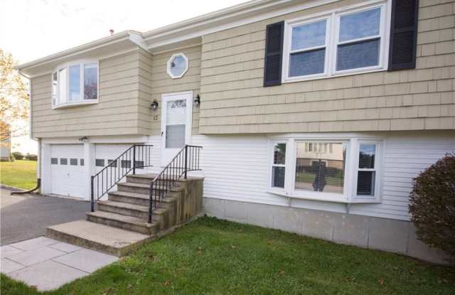 13 Jean Terrace - 13 Jean Terrace, Newport East, RI 02842