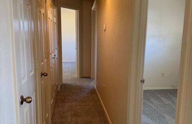 Nice Ranch-style Home Near Mark Twain School Gallery 4