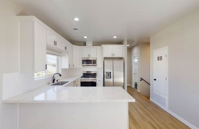 4BD/2BA, Quick Walk to Campus! Gallery 3