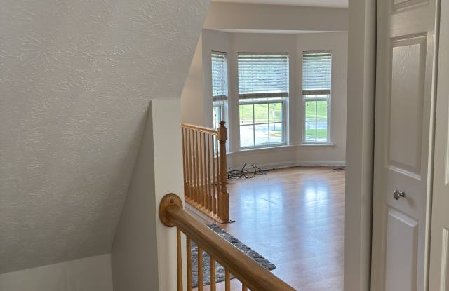 526 Harbour Ct Gallery 4