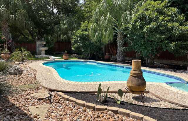 3/2 w/pool in private garden photos photos