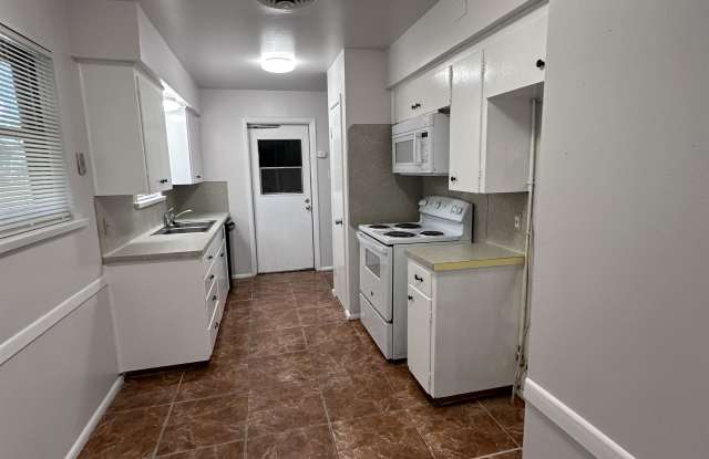 4926 Calvin Drive Gallery 3