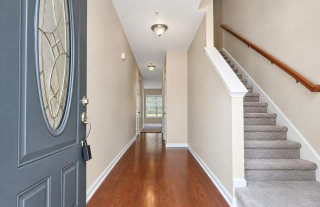 316 Ross Court (3BD/2.5BT) | Cul-de-sac, Gated, Wyncote Townhome with Garage Parking Gallery 3