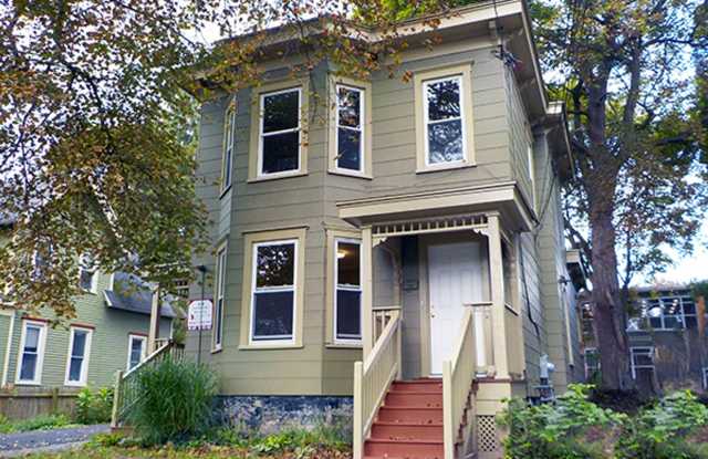 544 Columbus - Available 8/1/27 - Second Floor 1 Bedroom Flat photos photos