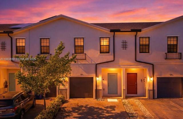 1130 SW 6th Ct photos photos