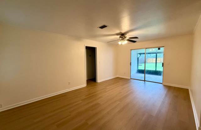 Three bedroom home in convenient location! Gallery 3