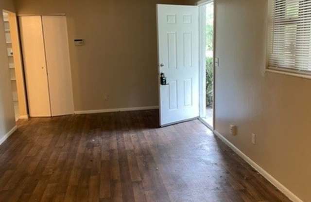 2318 Looking Glass Ln Gallery 3